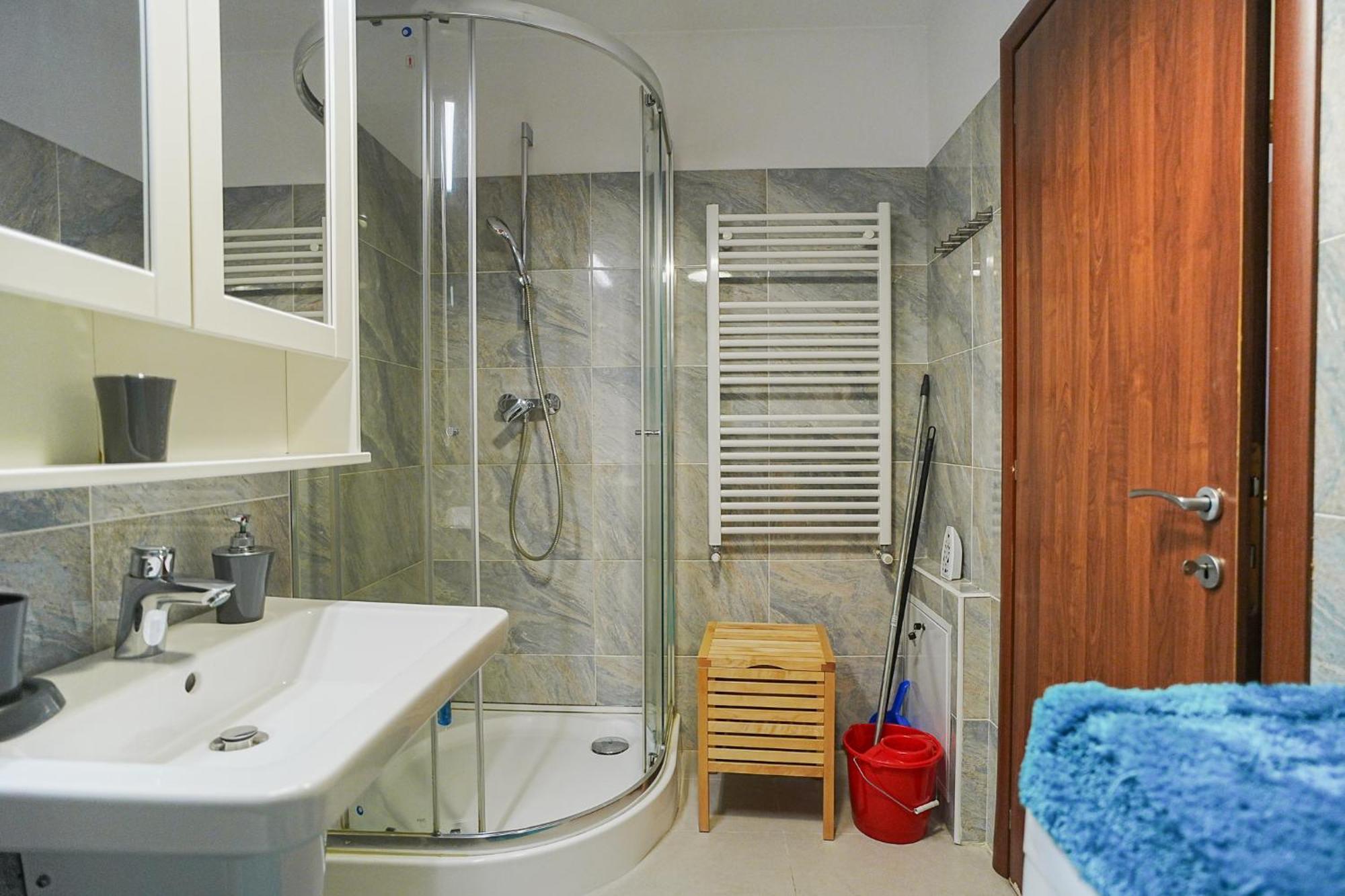 Appartamento Hideaway Near Parliament Building Bucarest Esterno foto