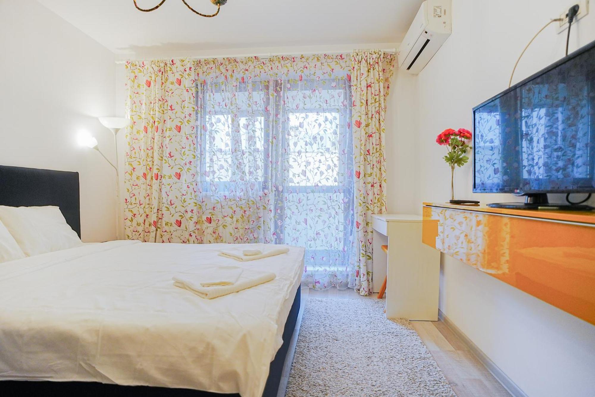Appartamento Hideaway Near Parliament Building Bucarest Esterno foto