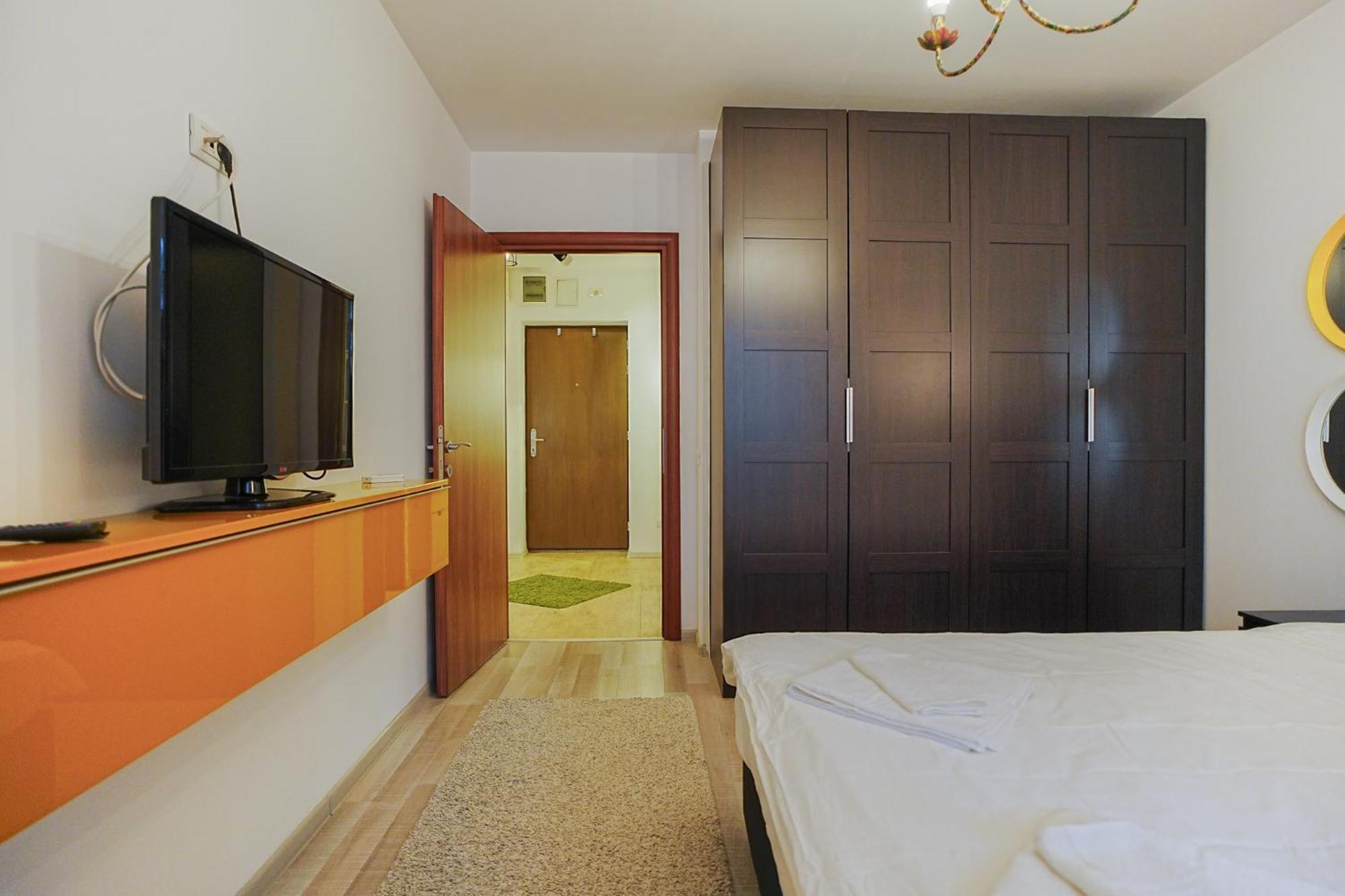 Appartamento Hideaway Near Parliament Building Bucarest Esterno foto