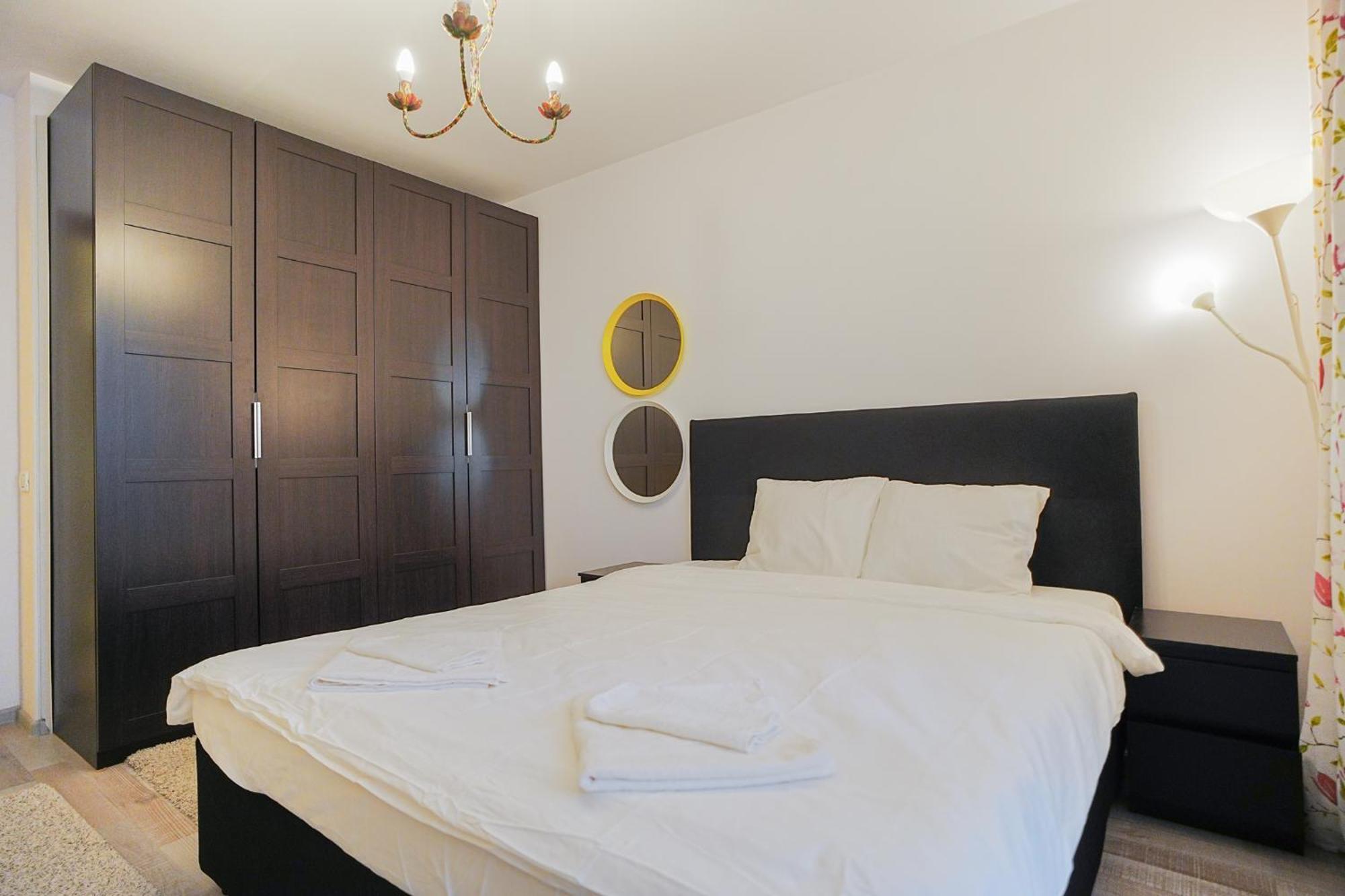 Appartamento Hideaway Near Parliament Building Bucarest Esterno foto