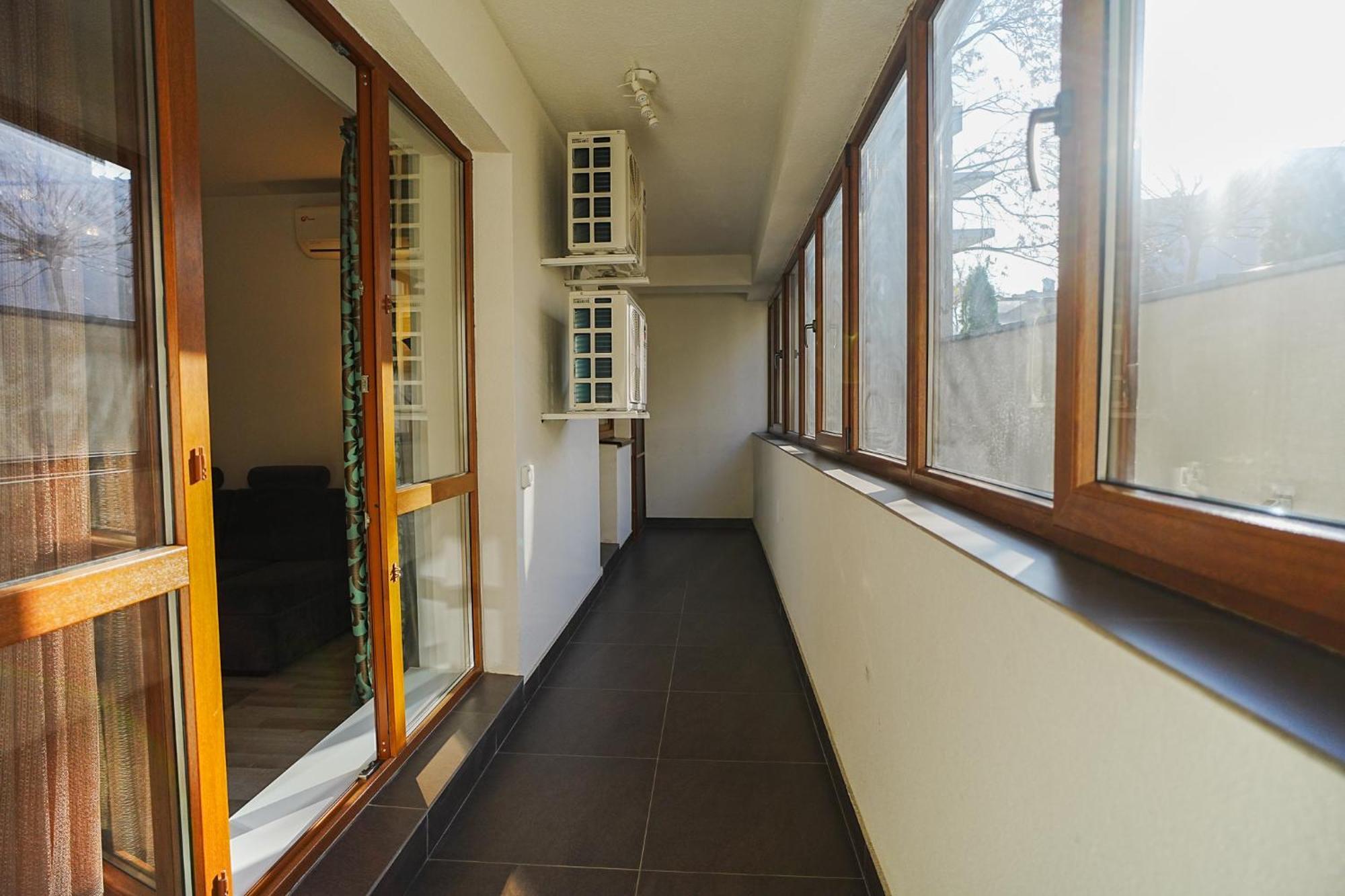 Appartamento Hideaway Near Parliament Building Bucarest Esterno foto