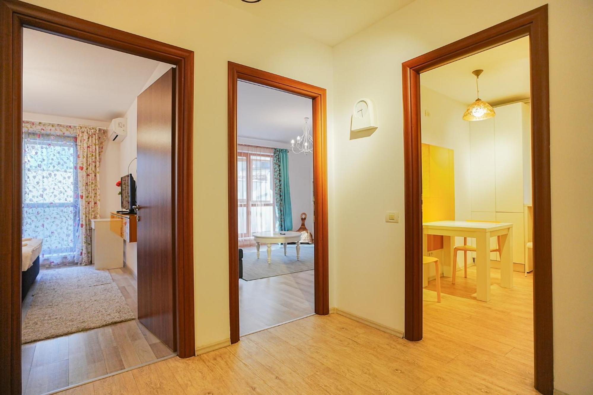 Appartamento Hideaway Near Parliament Building Bucarest Esterno foto