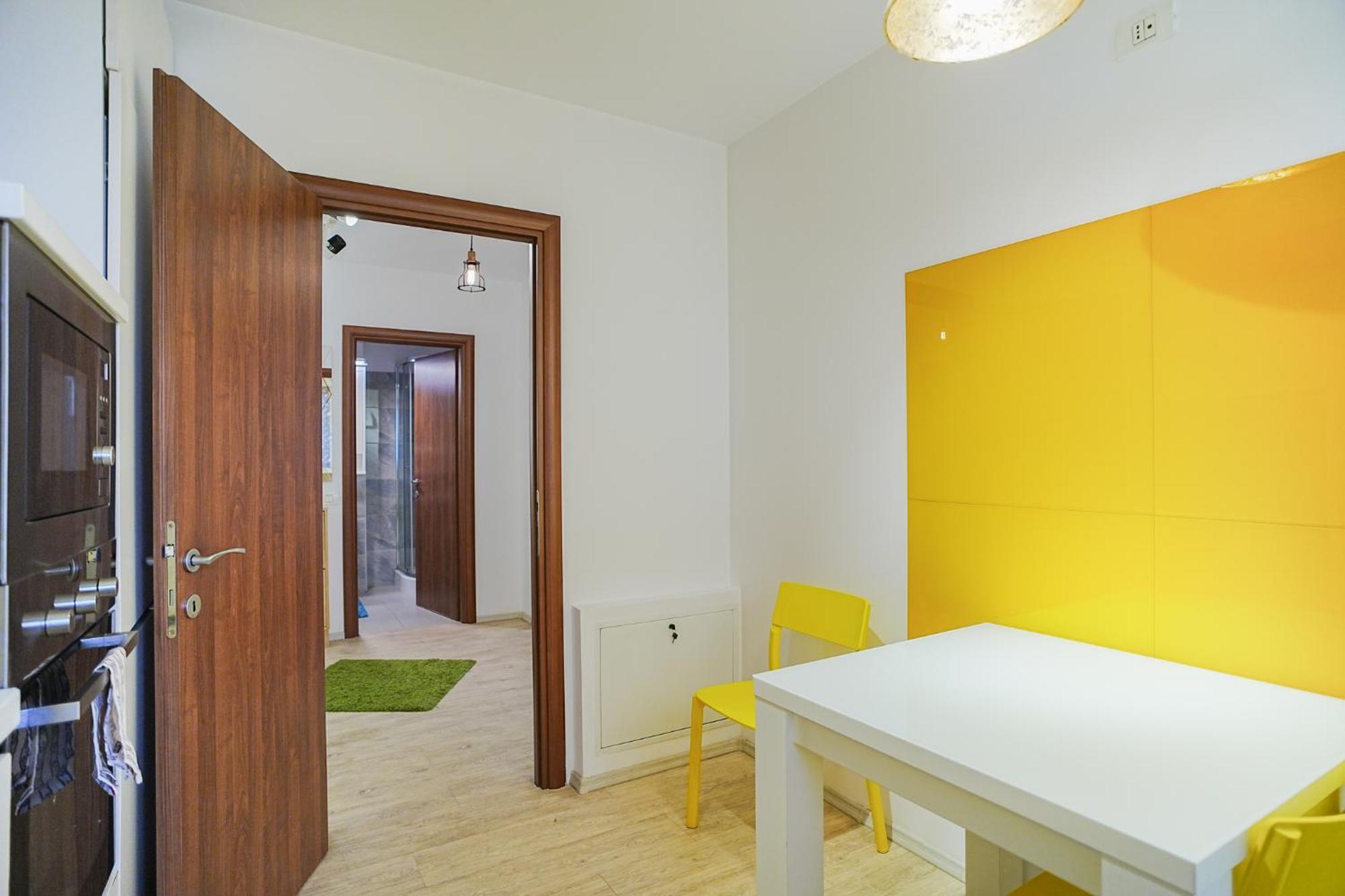 Appartamento Hideaway Near Parliament Building Bucarest Esterno foto