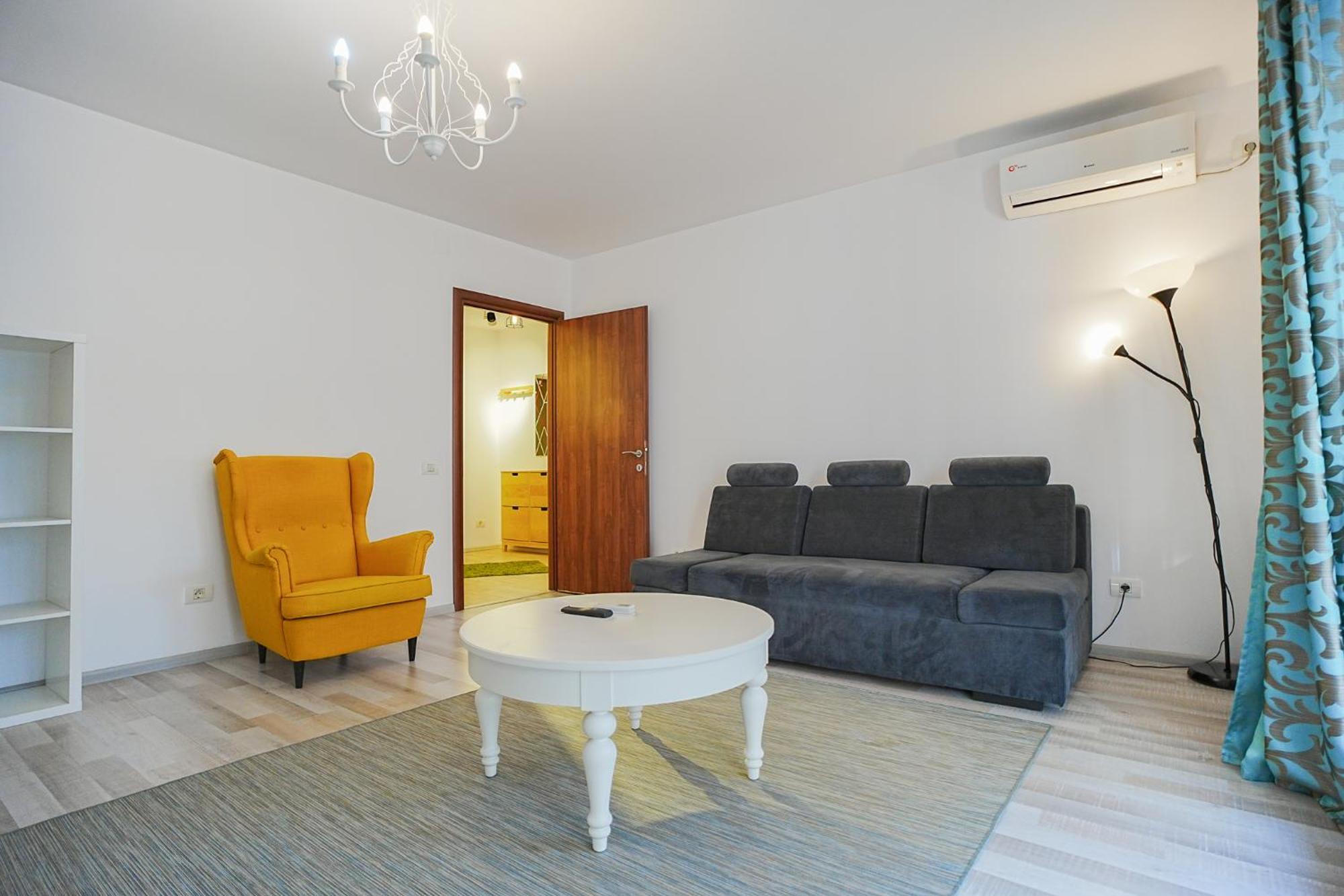 Appartamento Hideaway Near Parliament Building Bucarest Esterno foto
